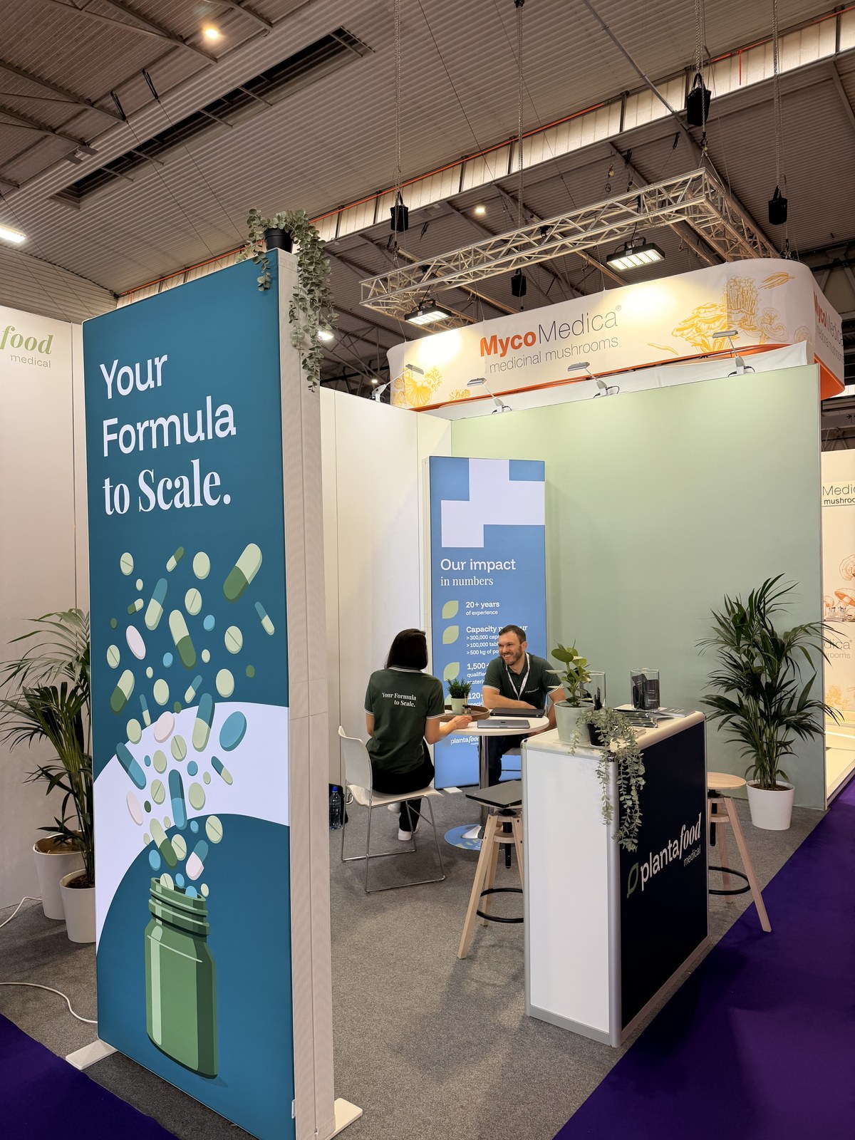 Der neue Messestand von Plantafood Medical mit dem Claim „Your Formula to Scale“ auf der Vitafoods Europe 2026.